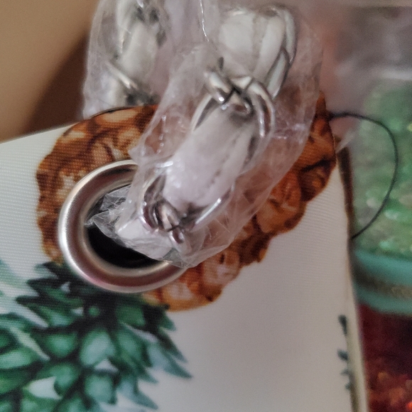 Hello 3am's pineapple clutch with so much to offe - Picture 4 of 5